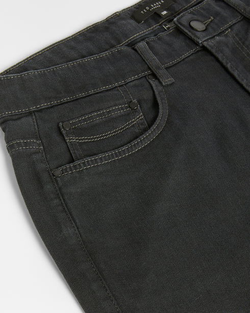 <P><Span Style="Text-Decoration: Underline;">Tapered Leg Grey Denim Jean</Span></P>
<P>Create An Effortlessly Cool Look Wi...