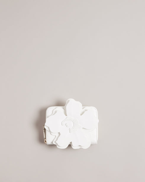 <P>Flower Laser Cut Zip Purse</P>