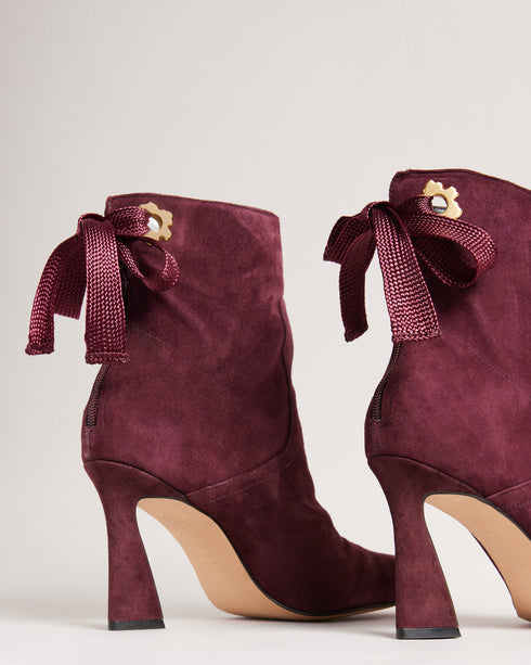 <P>Heeled Leather Boot</P>