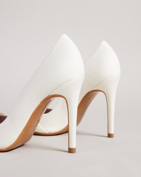 <P><Span Style="Text-Decoration: Underline;">Moire Satin Bow 100Mm Court Shoe</Span></P>
<Div Class="Finer-Details-Accordi...